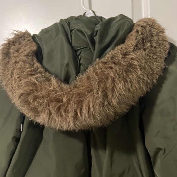 Old navy women’s hunter green puff jacket - Picture 3 of 4
